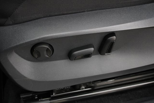 Certified 2023 Volkswagen Tiguan SE R-Line image 3