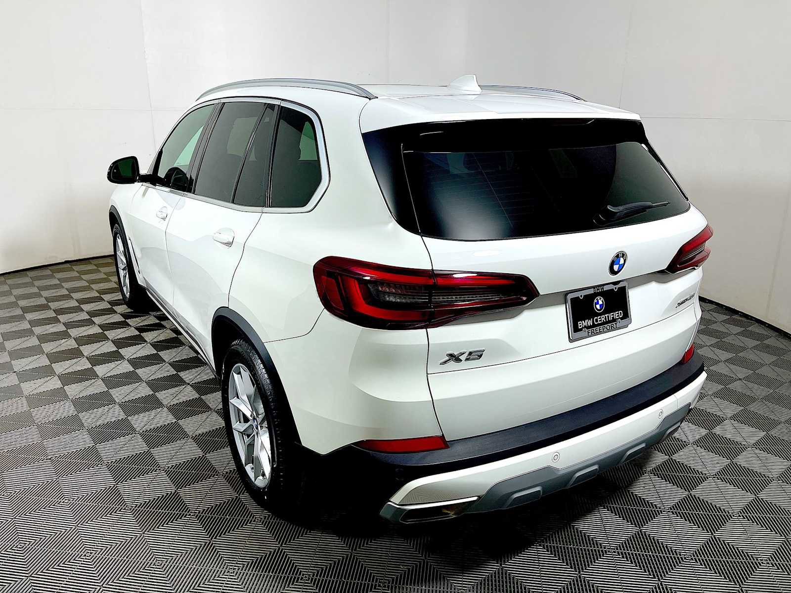 Certified 2023 BMW X5 xDrive40i image 5