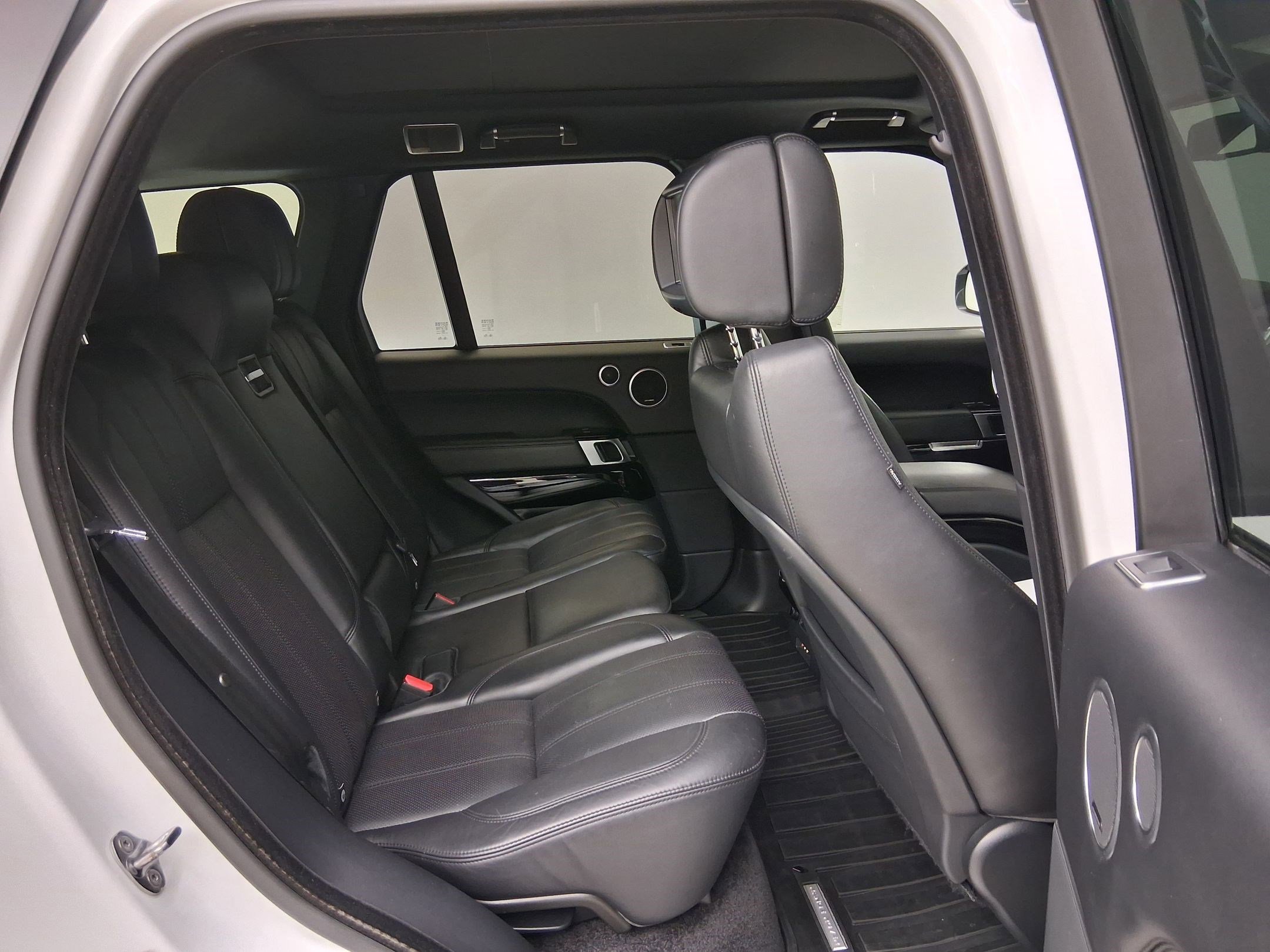 Used 2015 Land Rover Range Rover Supercharged image 36