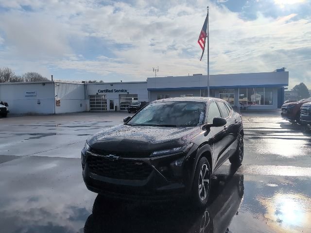 Used 2024 Chevrolet Trax RS FWD image 1