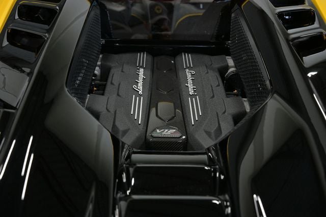Used 2024 Lamborghini Revuelto AWD/4WD image 14