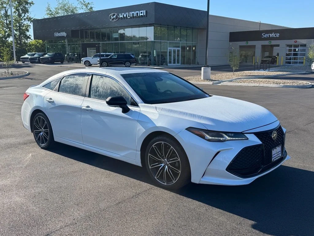 Used 2019 Toyota Avalon Touring w/ Advanced Safety Package FWD image 2