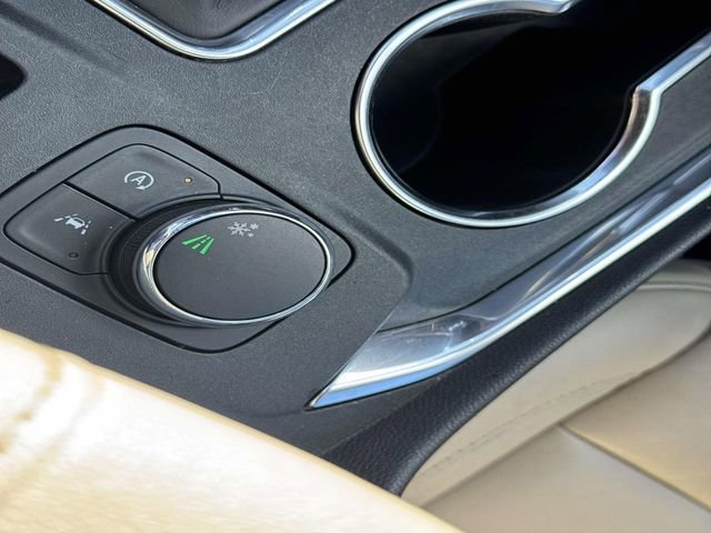 Used 2022 Chevrolet Traverse LT image 28