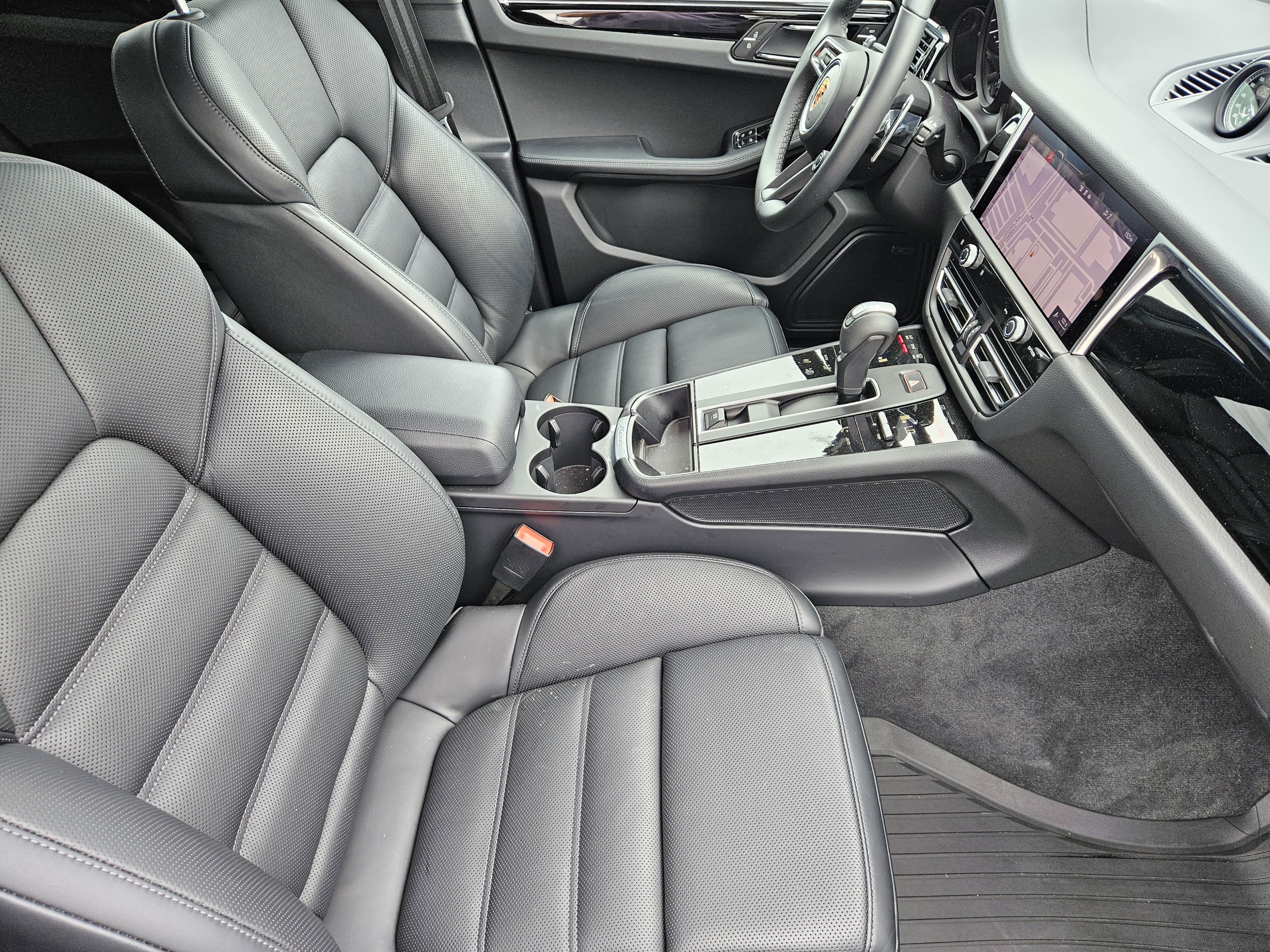 Certified 2026 Porsche Macan AWD/4WD image 15