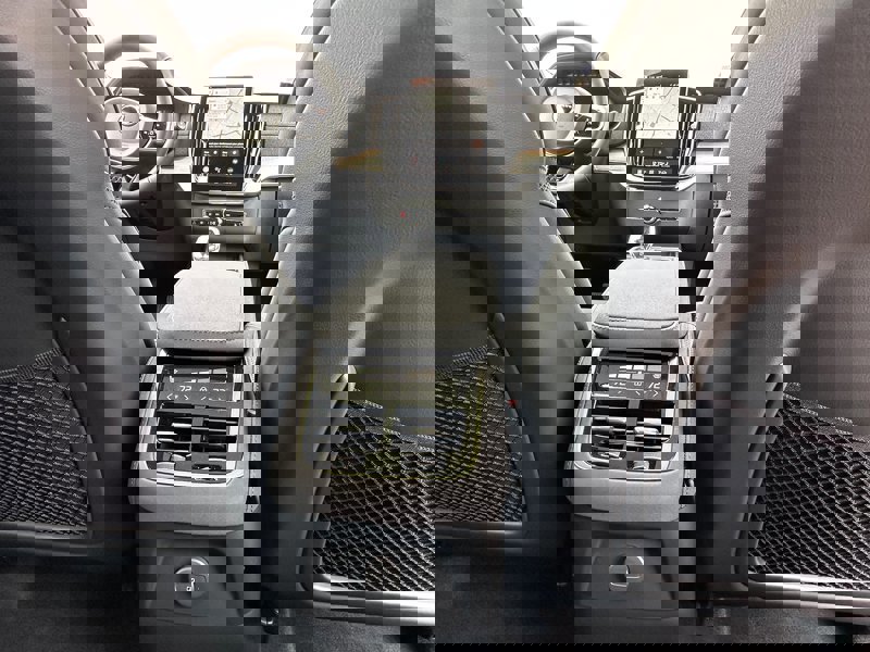 New 2025 Volvo XC90 T8 Plus image 12