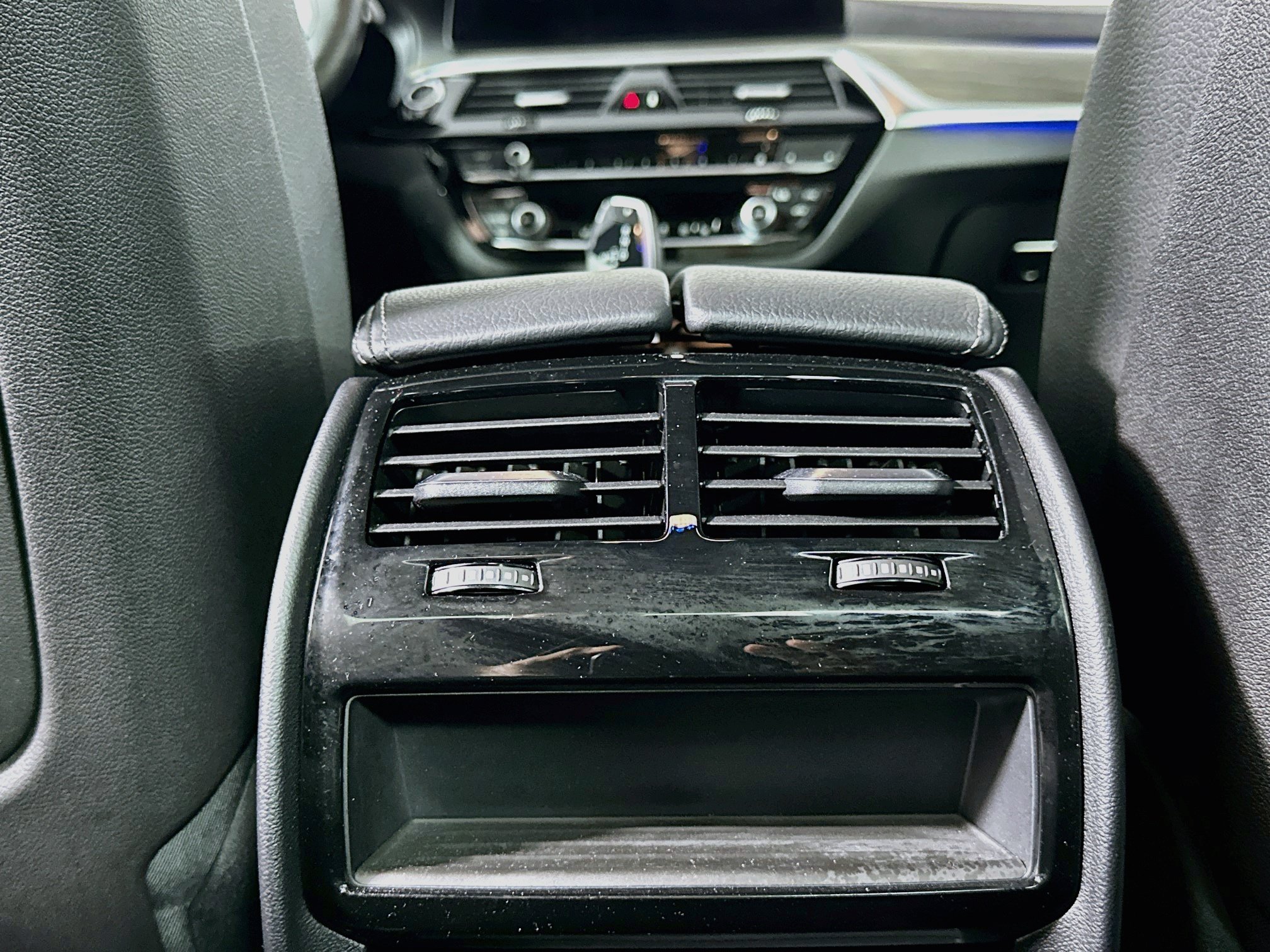 Used 2022 BMW M550i xDrive AWD/4WD image 28