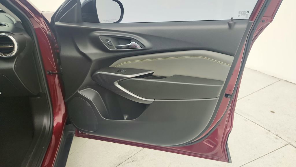 Used 2024 Chevrolet Trax ACTIV w/ Sunroof Package image 31