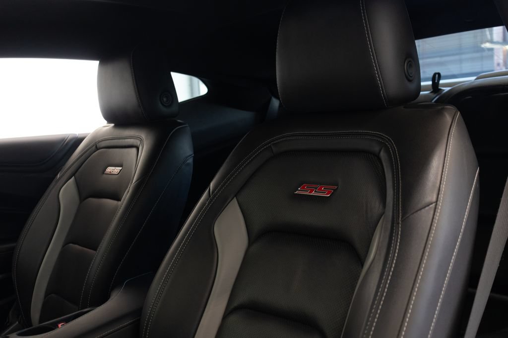 Used 2018 Chevrolet Camaro SS RWD image 21