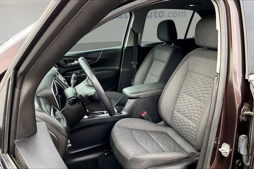 Used 2020 Chevrolet Equinox LT w/ Driver Convenience Package image 19