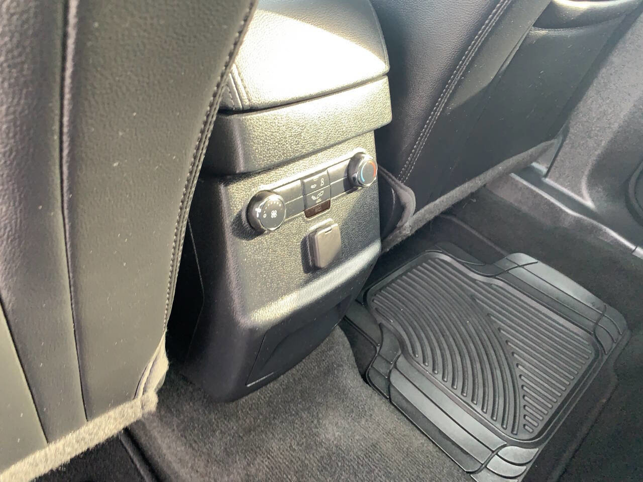 Used 2016 Ford Explorer XLT w/ Equipment Group 202A image 28