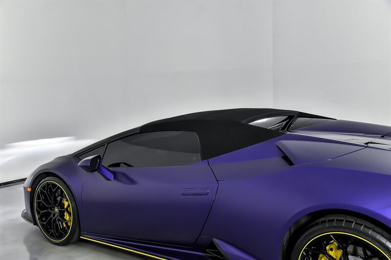Used 2021 Lamborghini Huracan EVO RWD image 12