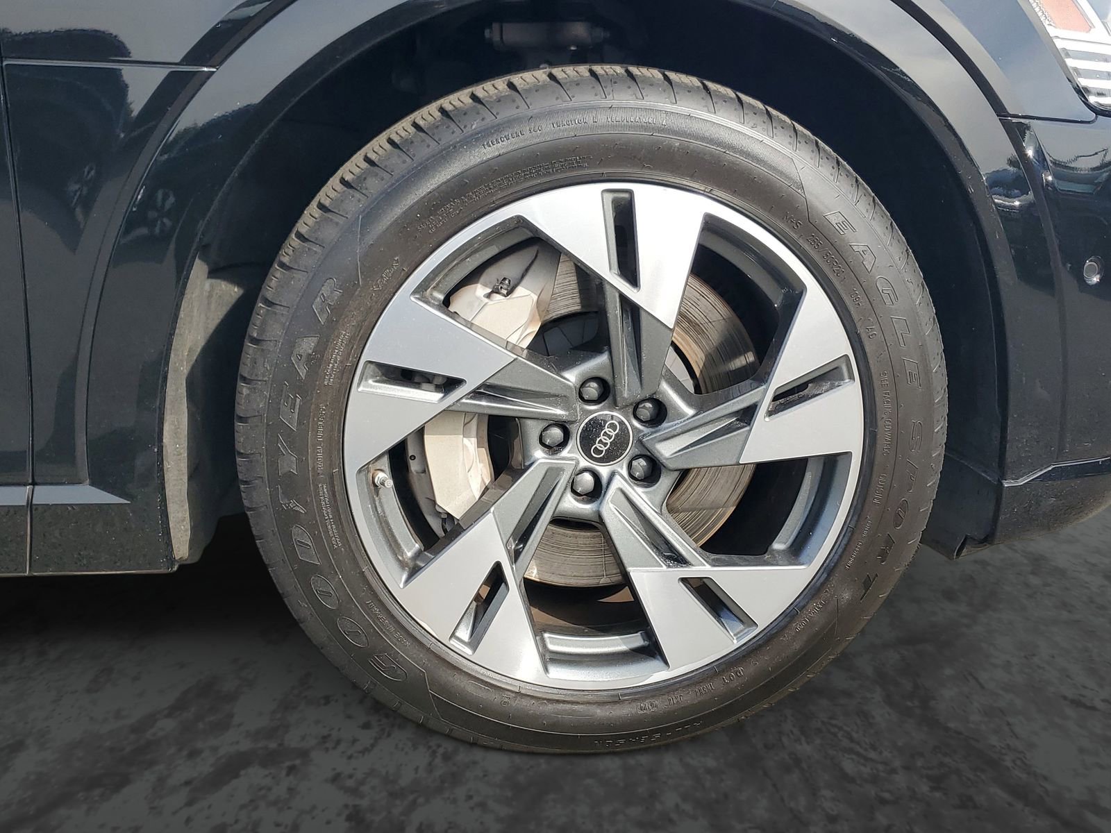 Used 2023 Audi e-tron Premium Plus w/ Premium Plus Package image 6