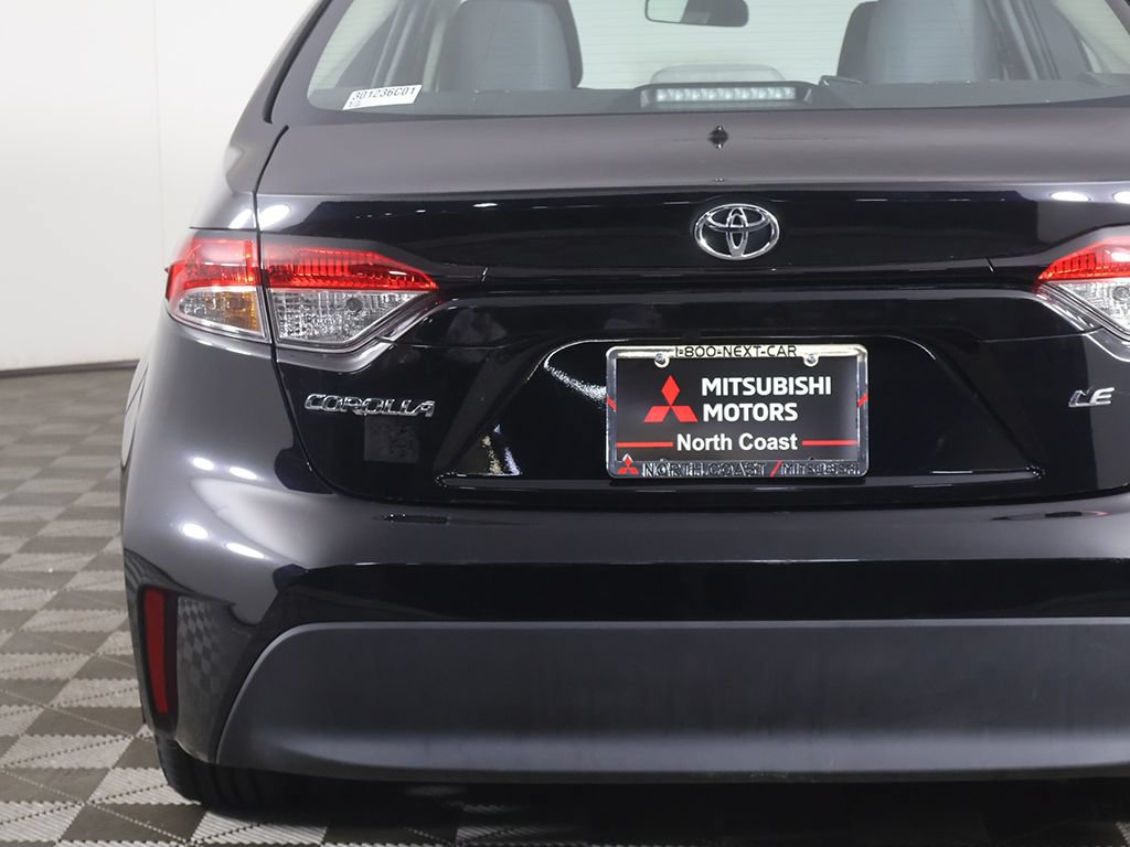 Used 2025 Toyota Corolla LE FWD image 12