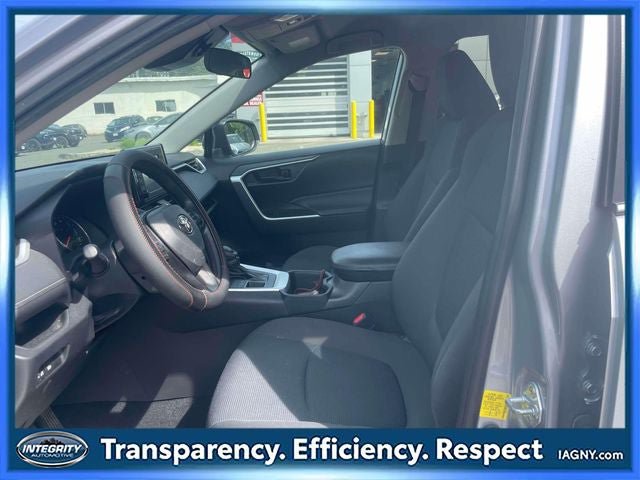 Used 2022 Toyota RAV4 LE AWD/4WD image 15