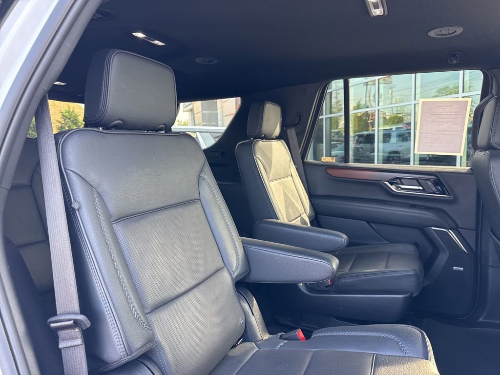 Used 2025 GMC Yukon Denali RWD image 22