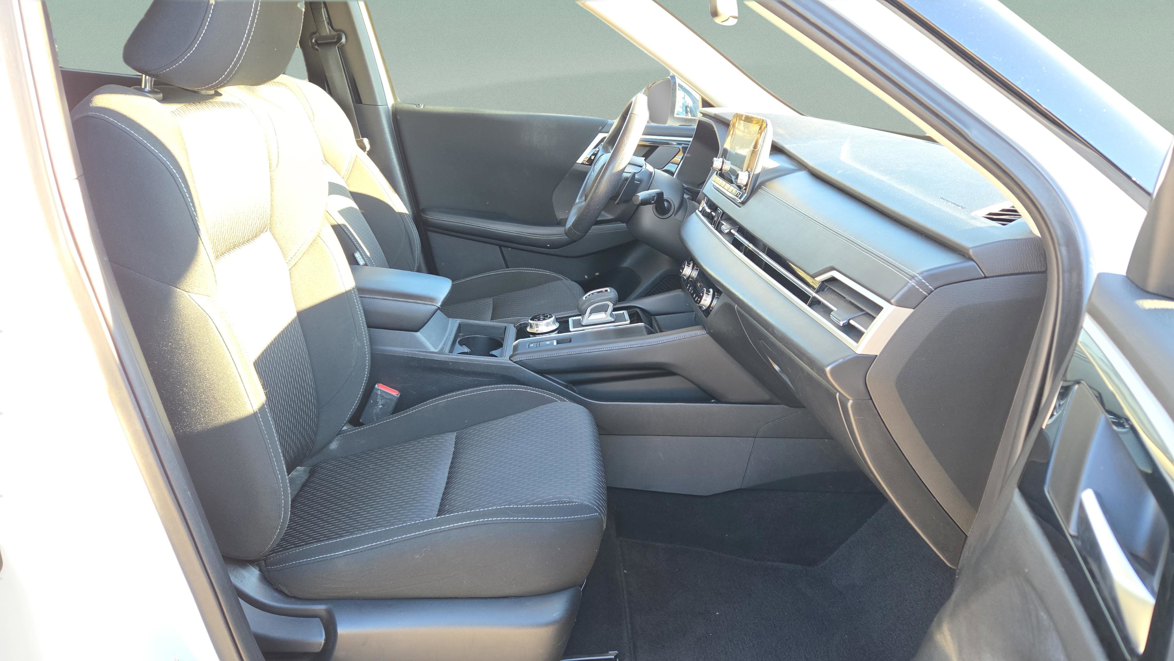 Used 2022 Mitsubishi Outlander ES image 19