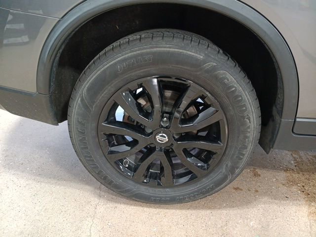 Used 2019 Nissan Rogue SV image 36