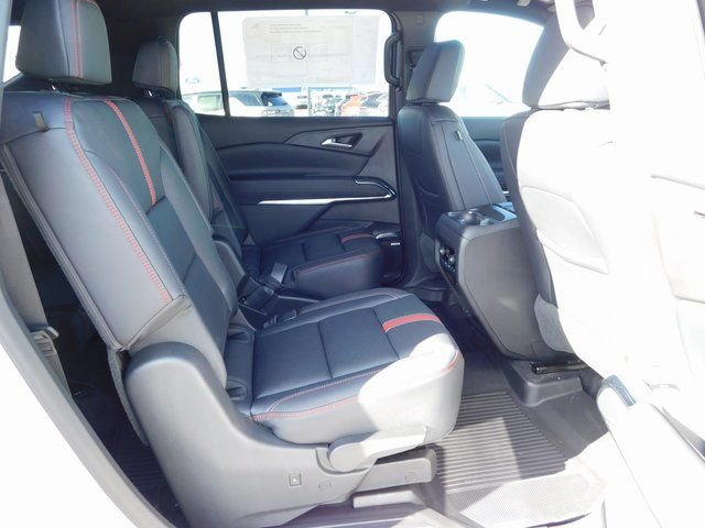 New 2026 Chevrolet Traverse RS w/ LPO, Floor Liner Package image 22