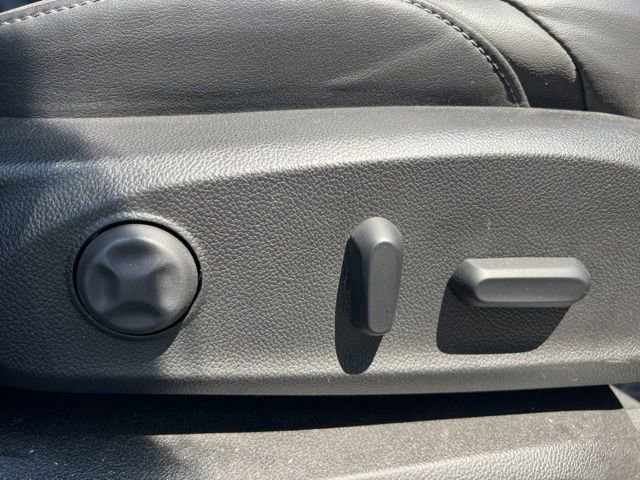Used 2019 Buick Envision Essence FWD image 38