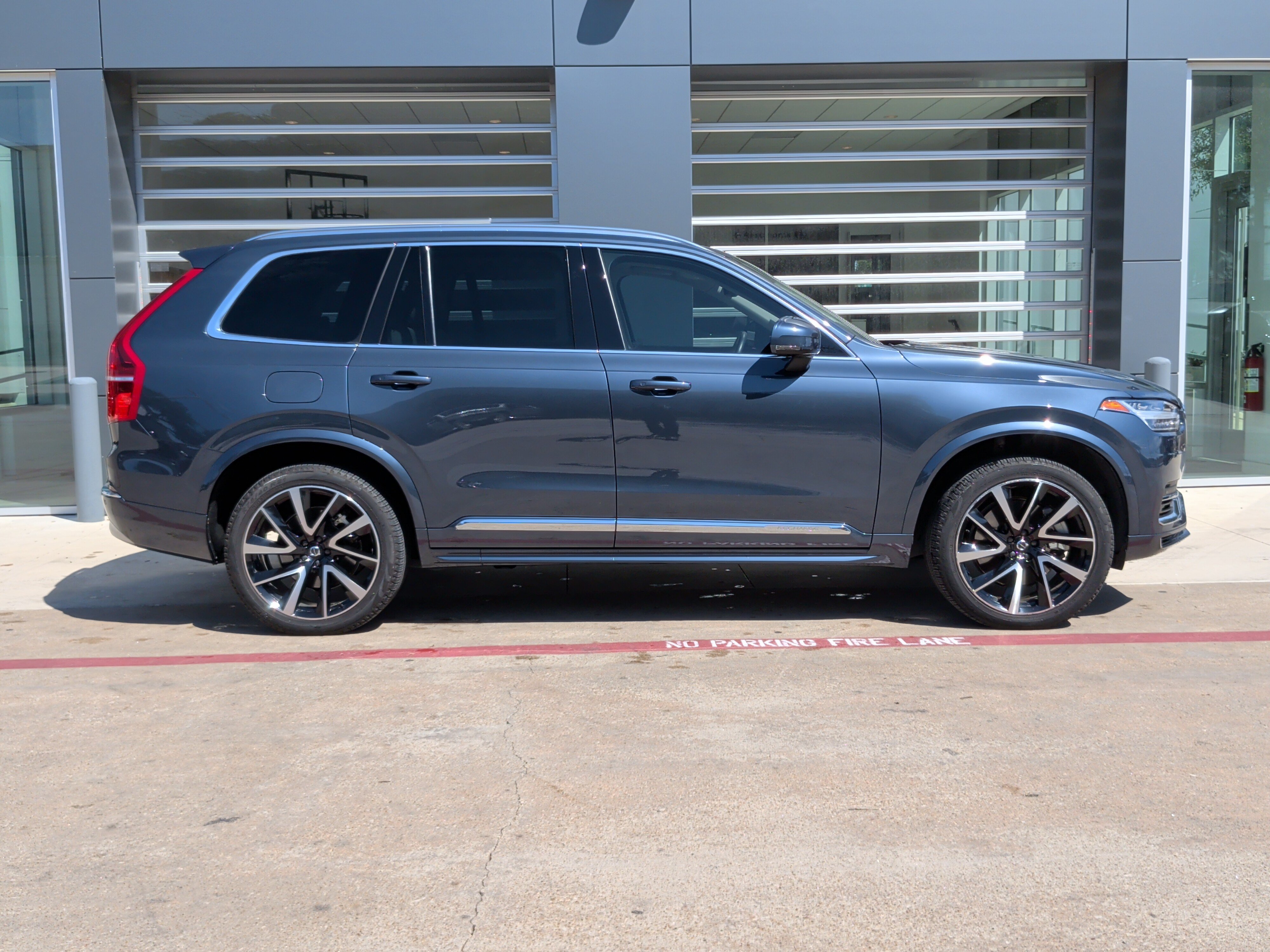 Used 2022 Volvo XC90 T8 Inscription Expression AWD/4WD image 6