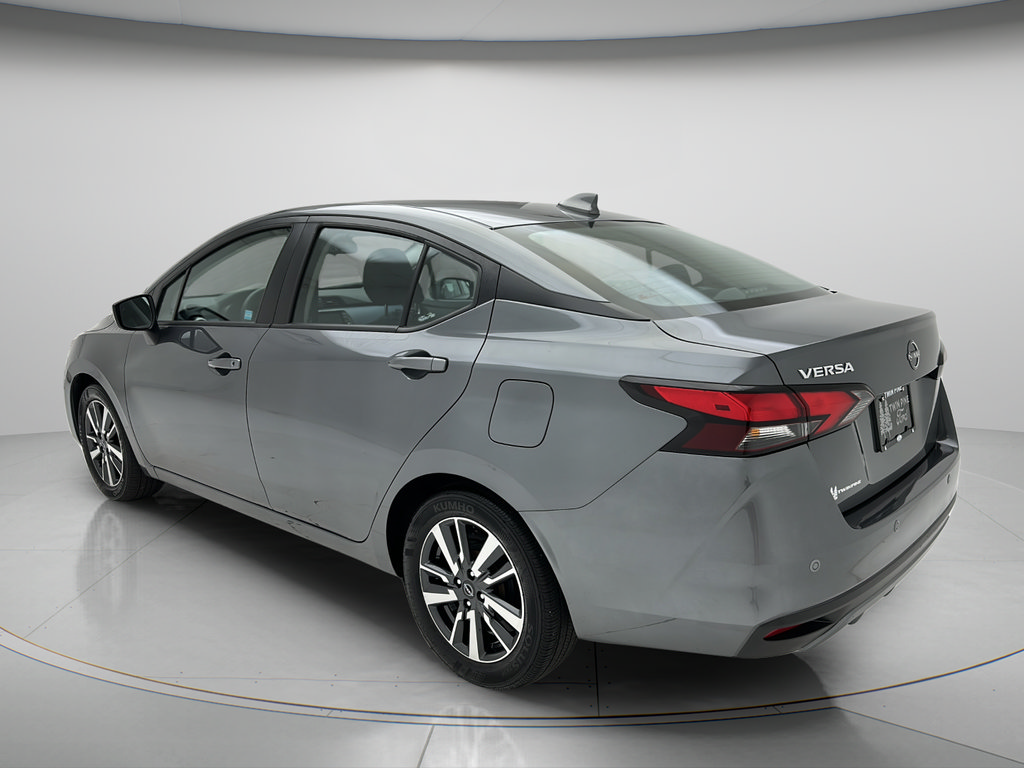 Used 2025 Nissan Versa SV FWD image 4