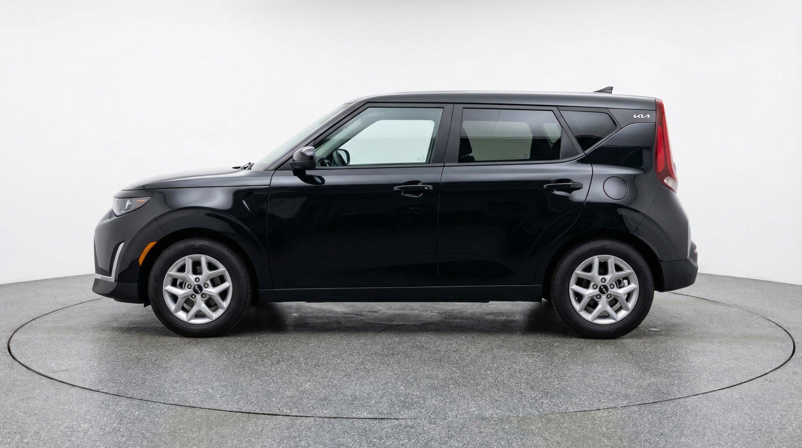 Used 2025 Kia Soul LX w/ LX Technology Package FWD image 5