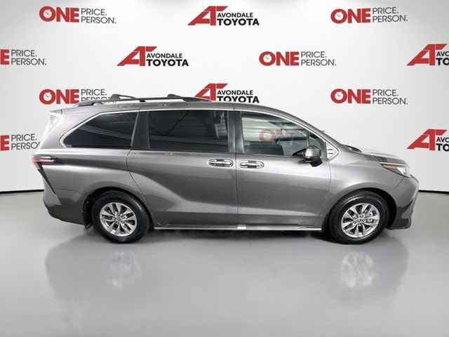 Certified 2022 Toyota Sienna XLE FWD image 9