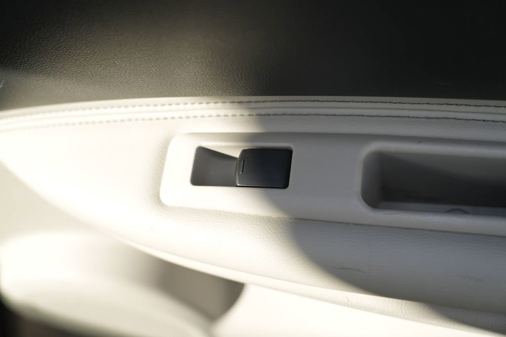 Used 2008 Nissan Rogue SL w/ Premium Pkg image 34