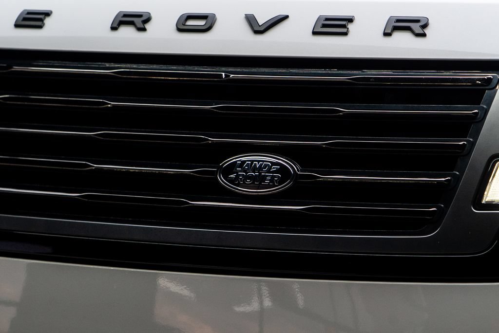 Used 2023 Land Rover Range Rover SV AWD/4WD image 5