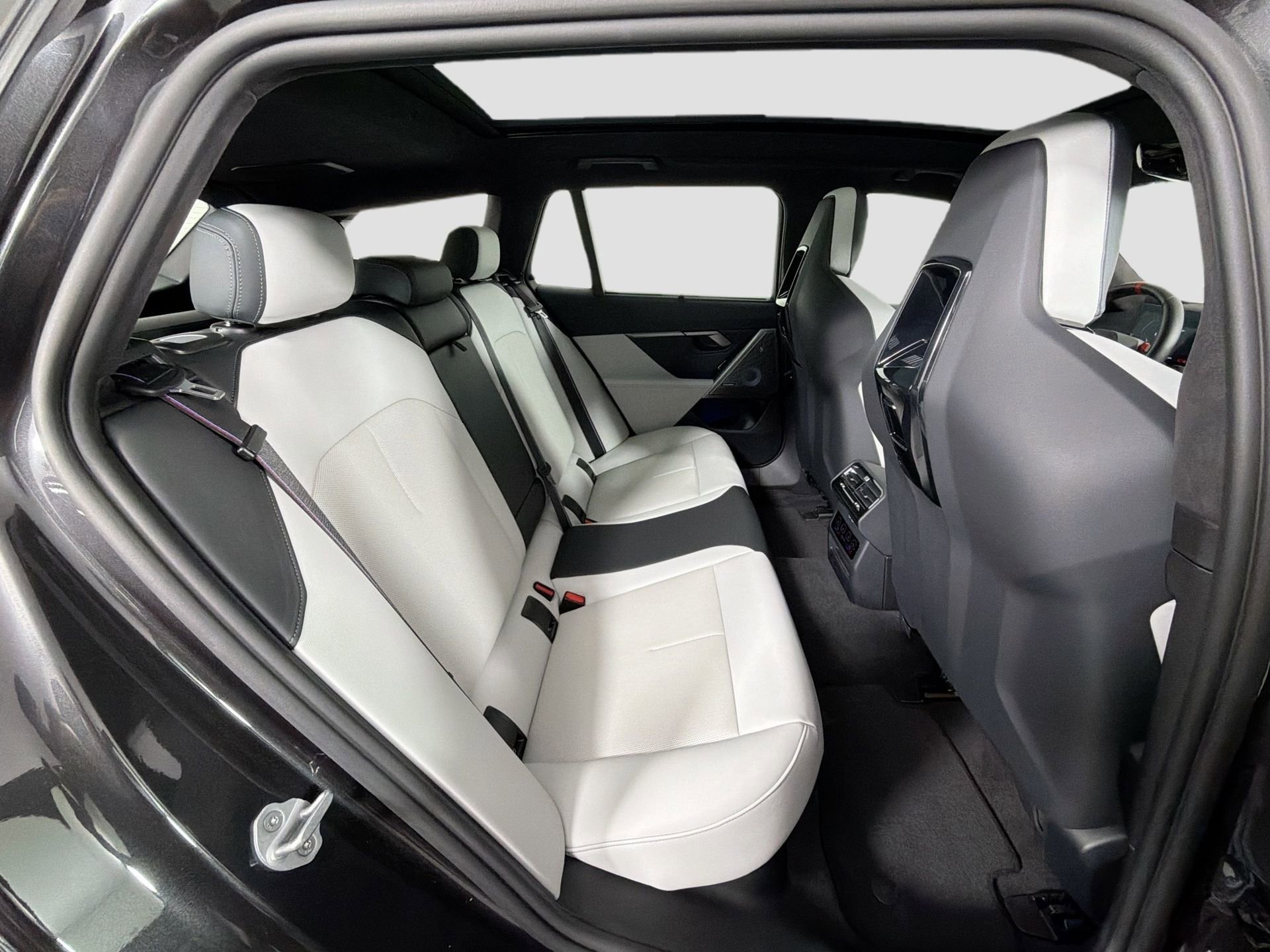 Used 2025 BMW M5 Touring image 30