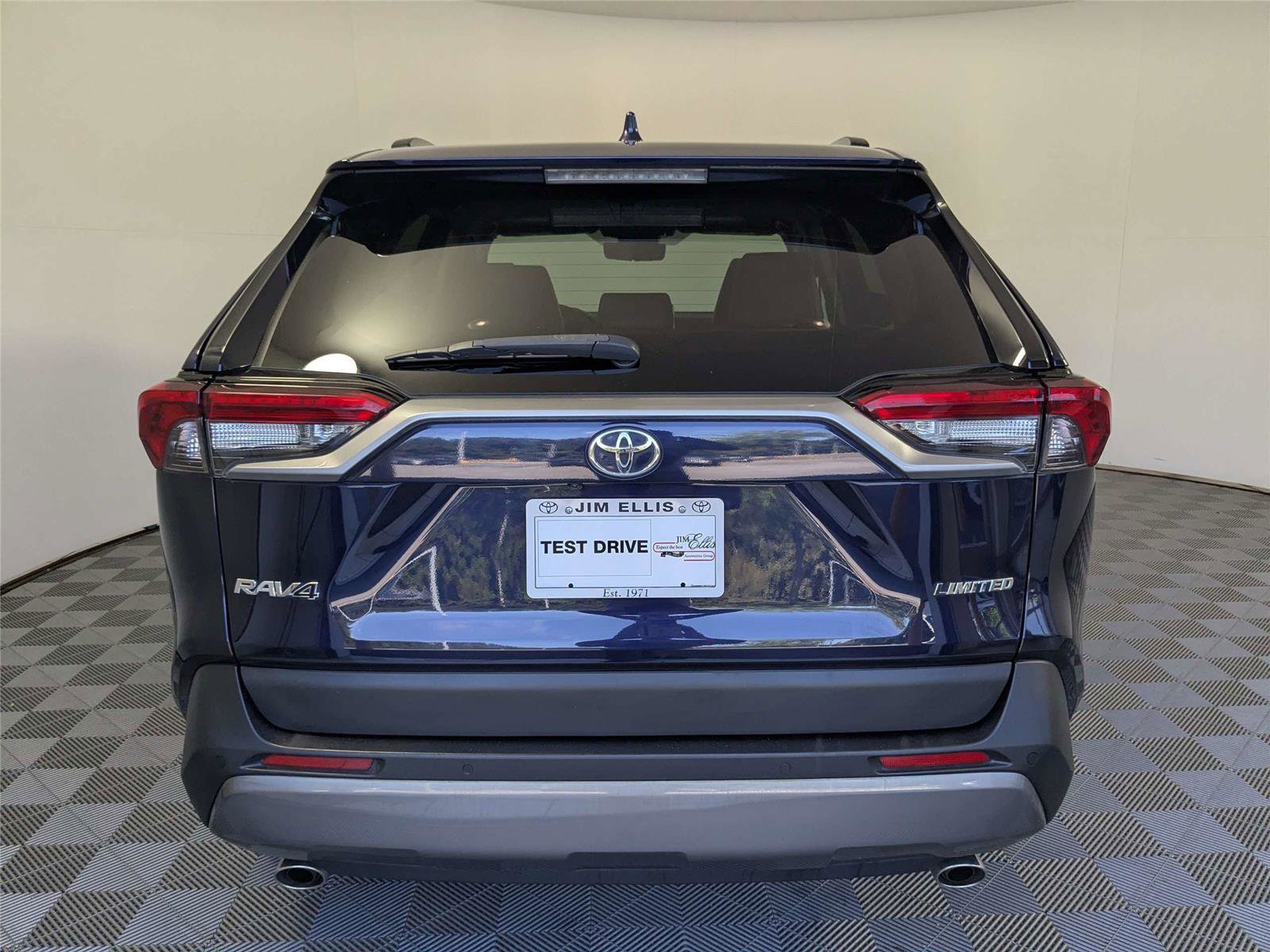 Used 2020 Toyota RAV4 Limited FWD image 7