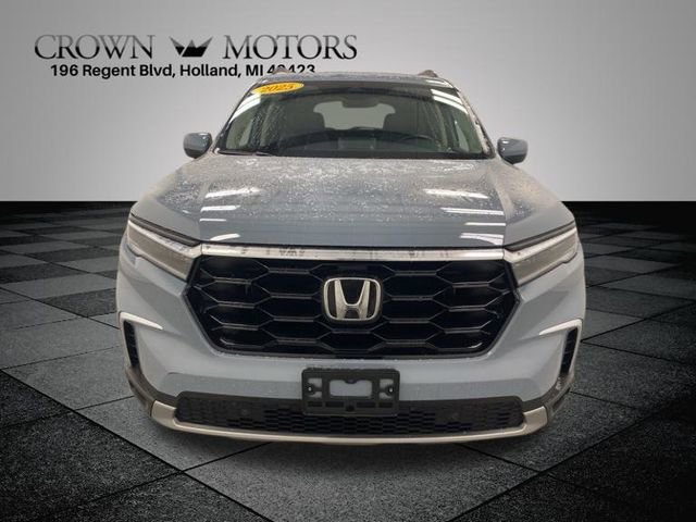 Certified 2025 Honda Pilot Touring image 2