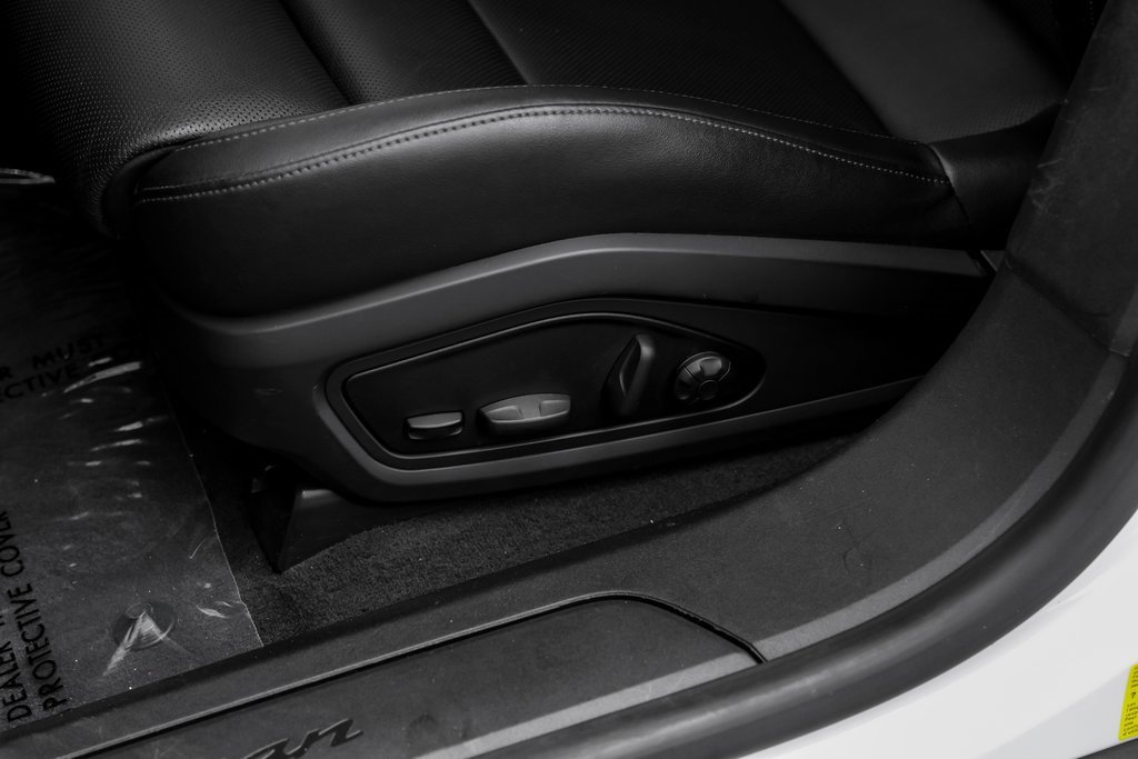 Used 2022 Porsche Taycan image 44