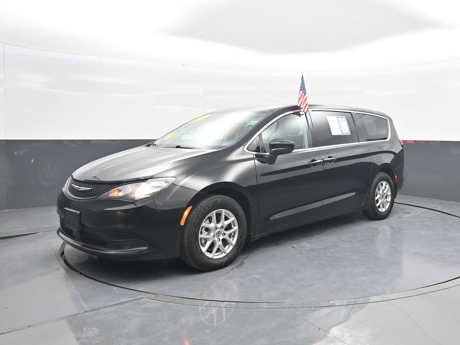 Used 2024 Chrysler Voyager LX FWD image 4