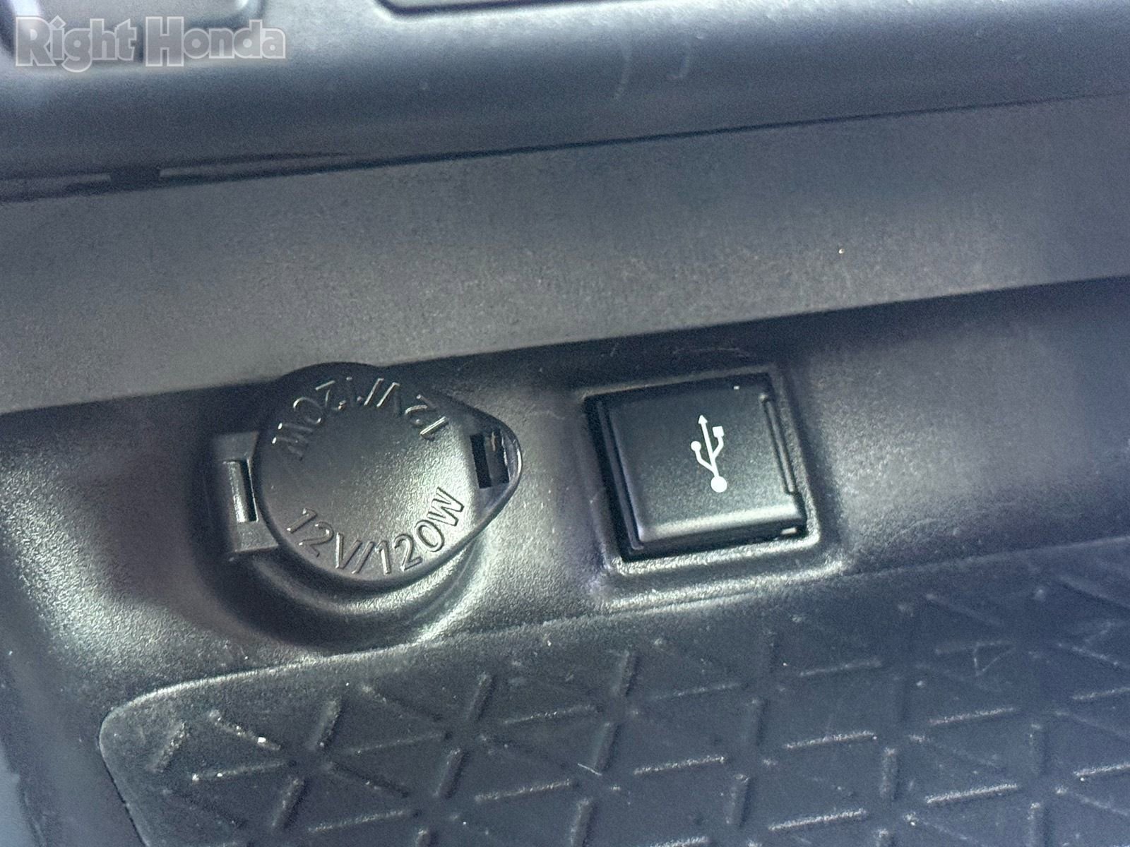 Used 2021 Toyota RAV4 XLE Premium image 22