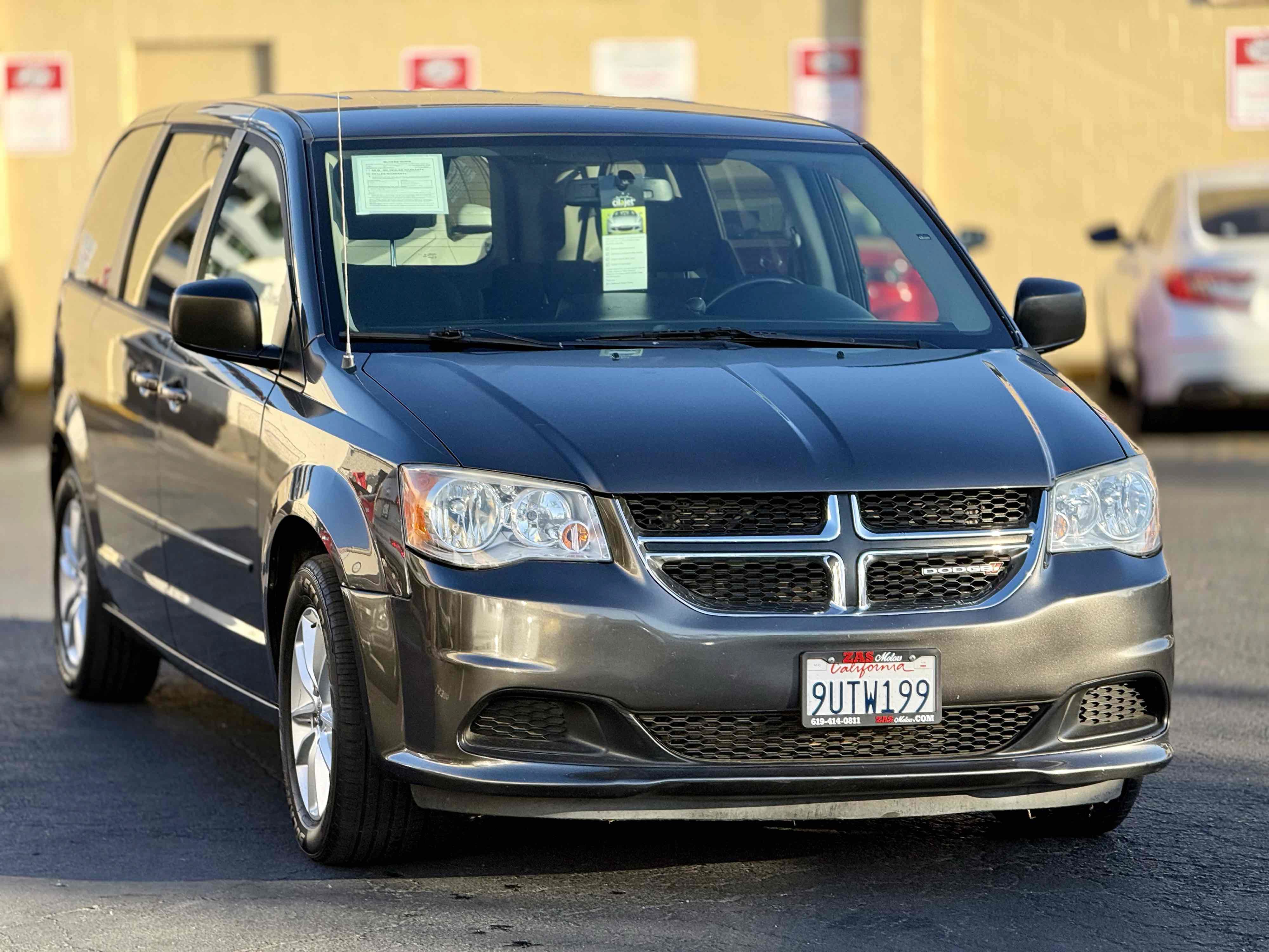 Used 2016 Dodge Grand Caravan SE w/ Quick Order Package 29E SE FWD image 3