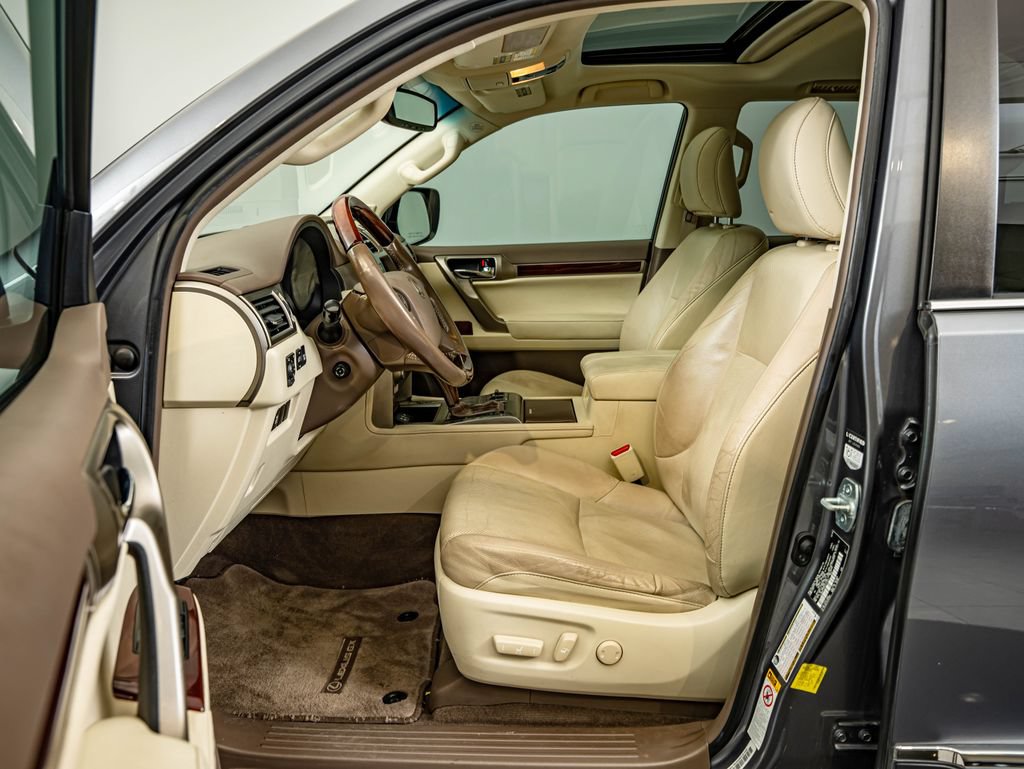 Used 2016 Lexus GX 460 w/ Premium Package AWD/4WD image 32
