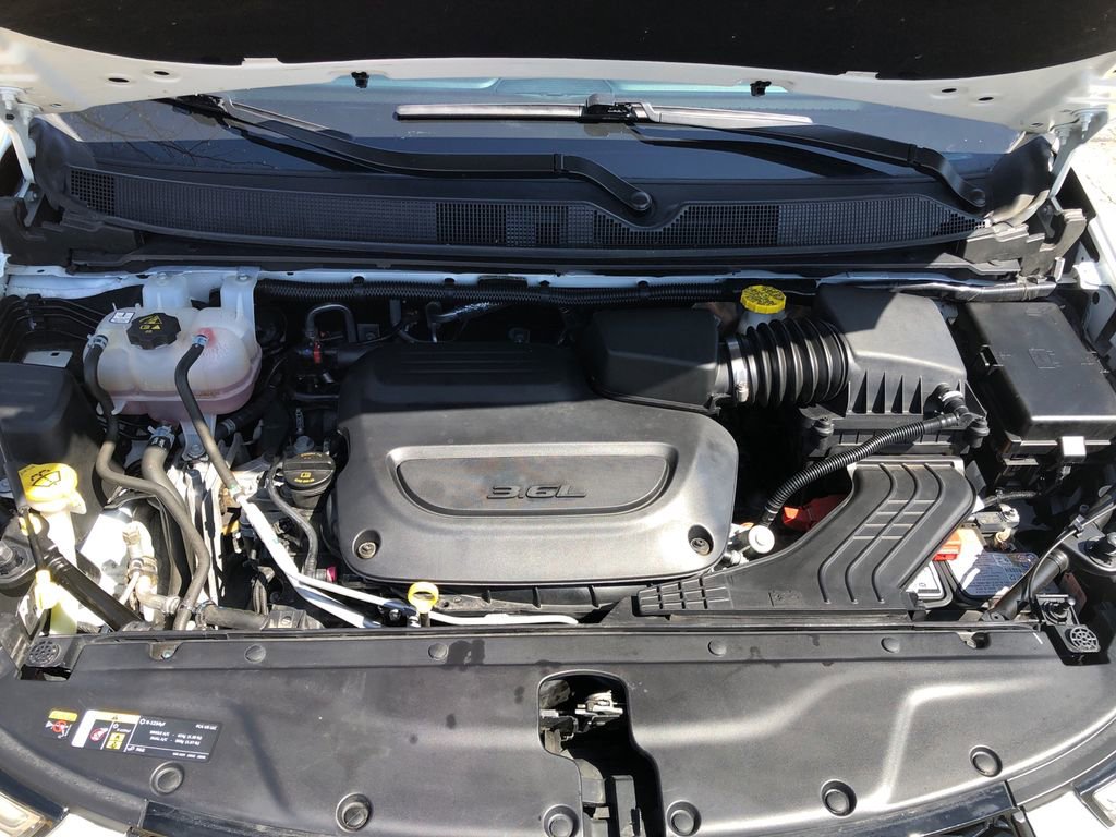 Used 2023 Chrysler Pacifica Touring-L w/ S Appearance Package FWD image 16