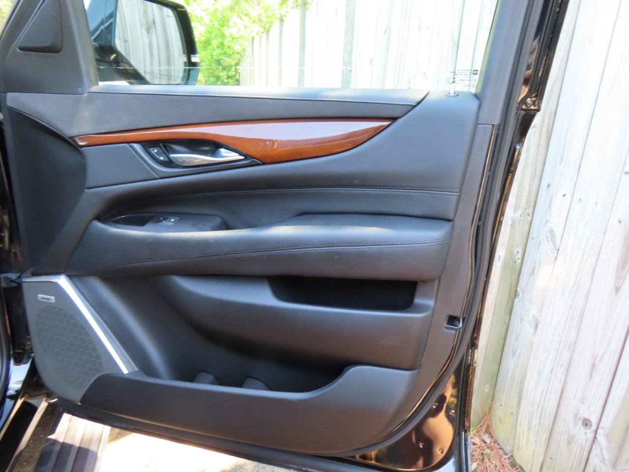 Used 2018 Cadillac Escalade Premium Luxury RWD image 29