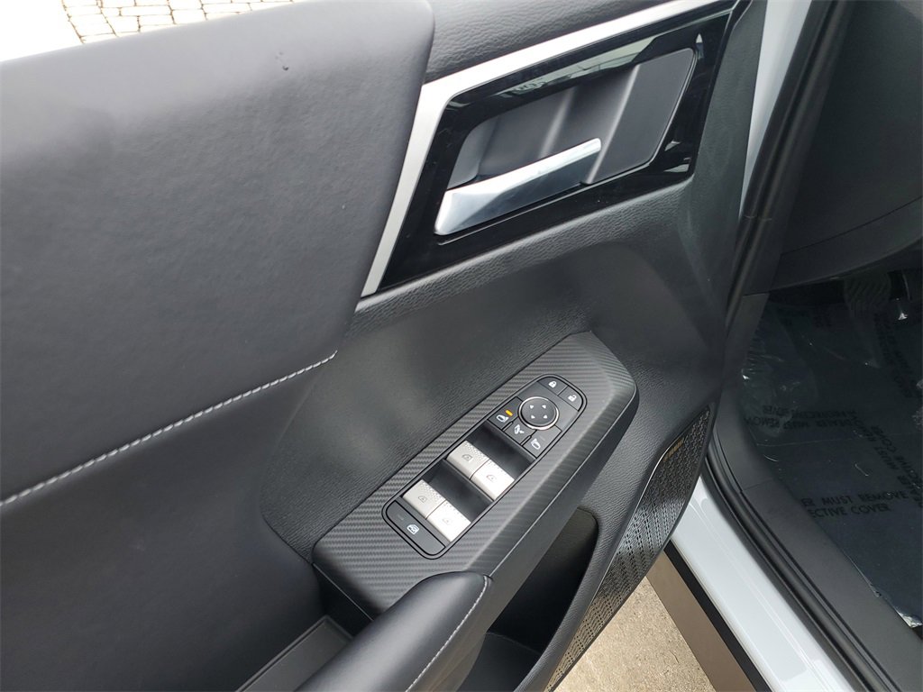 New 2025 Mitsubishi Outlander SE image 20