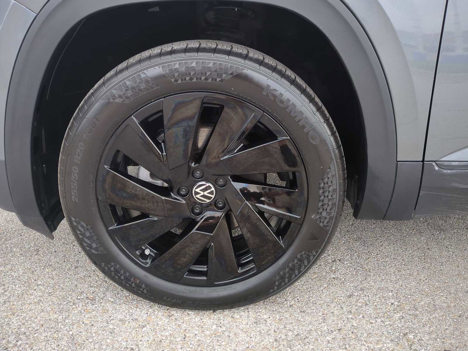 Used 2024 Volkswagen Atlas SE w/ Black Wheel Package FWD image 32