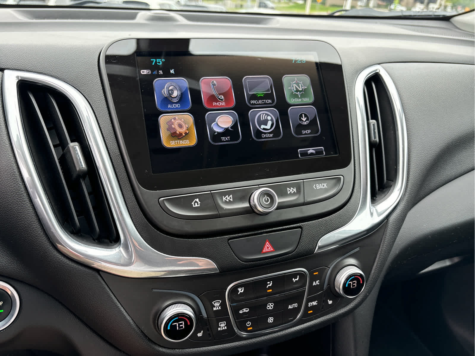 Certified 2018 Chevrolet Equinox LT w/ Sun & Infotainment Package FWD image 11