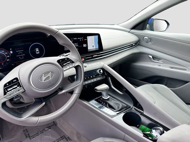 Certified 2025 Hyundai Elantra SEL image 9