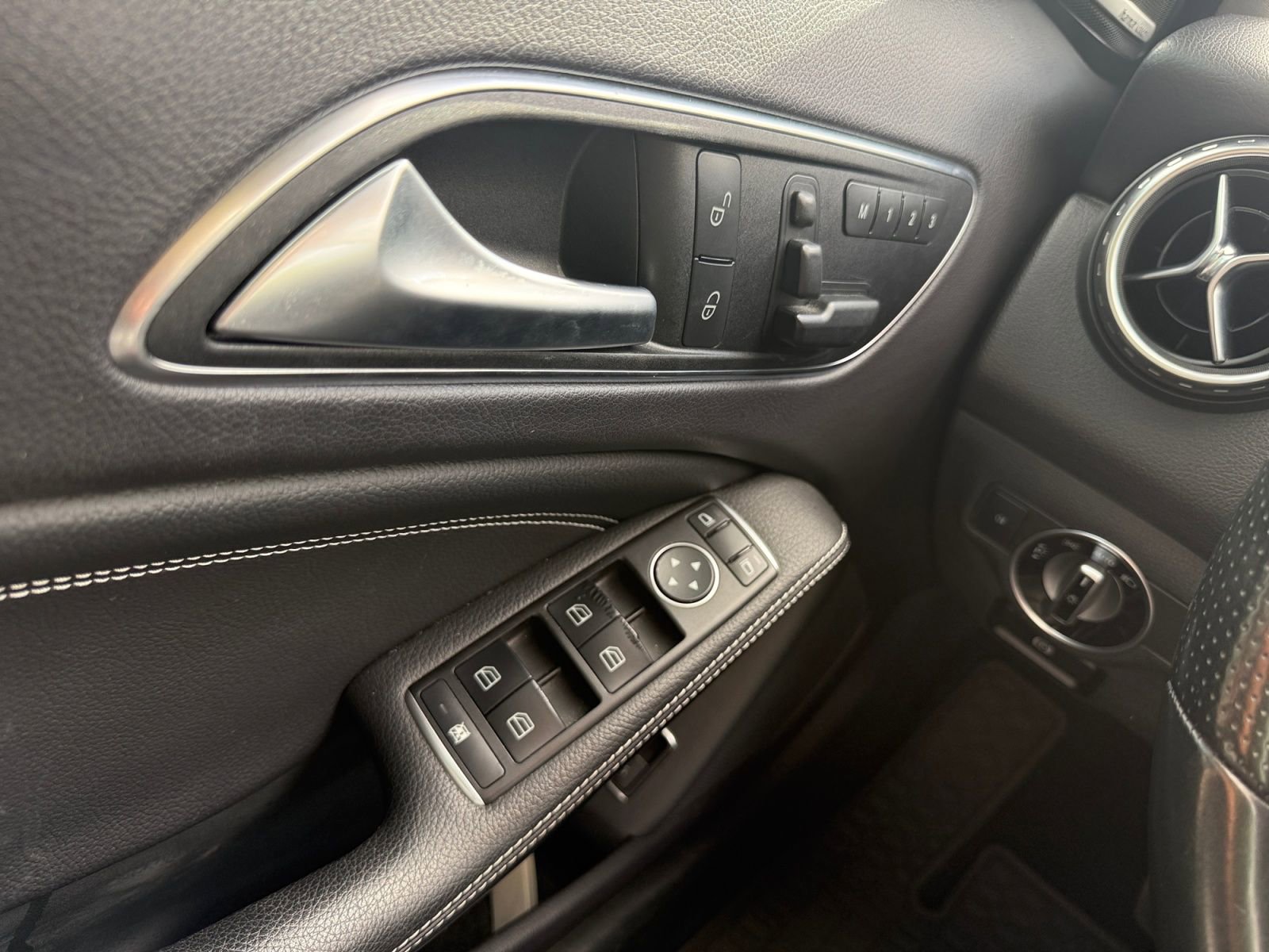 Used 2015 Mercedes-Benz GLA 250 4MATIC image 18