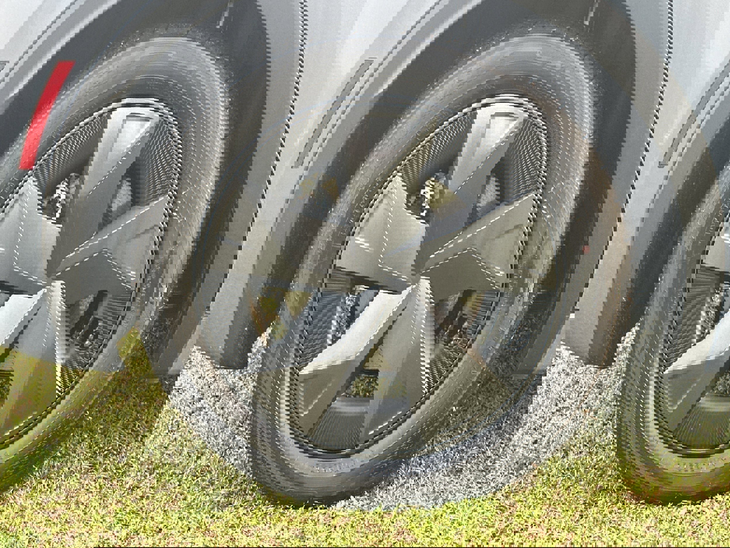 Used 2025 Toyota Prius Plug-In Hybrid image 17