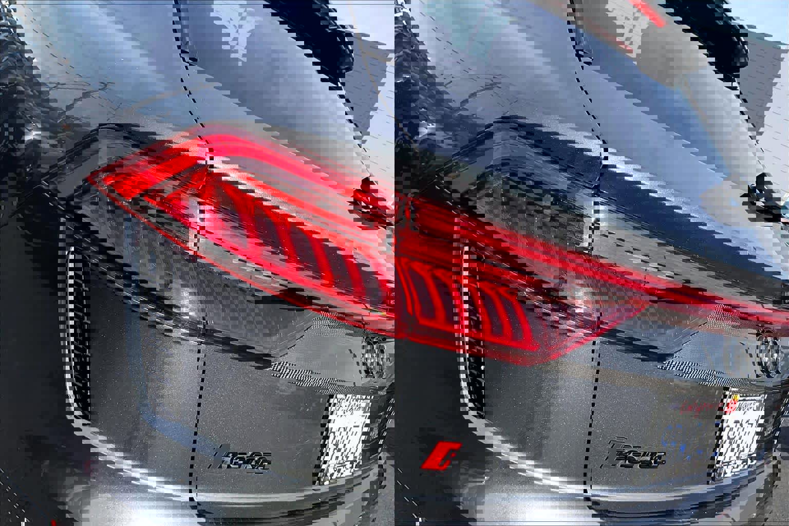 Used 2020 Audi RS Q8 w/ Carbon Optic Package image 31