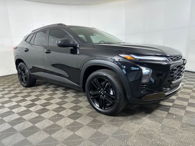 Used 2025 Chevrolet Trax ACTIV image 2