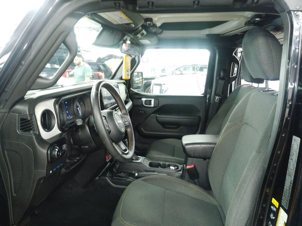 Used 2024 Jeep Wrangler Unlimited image 11