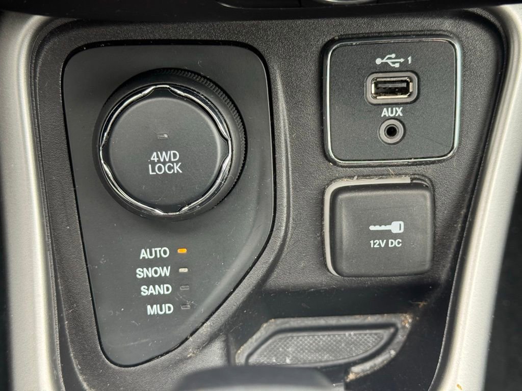 Used 2019 Jeep Compass Latitude w/ Cold Weather Group image 19