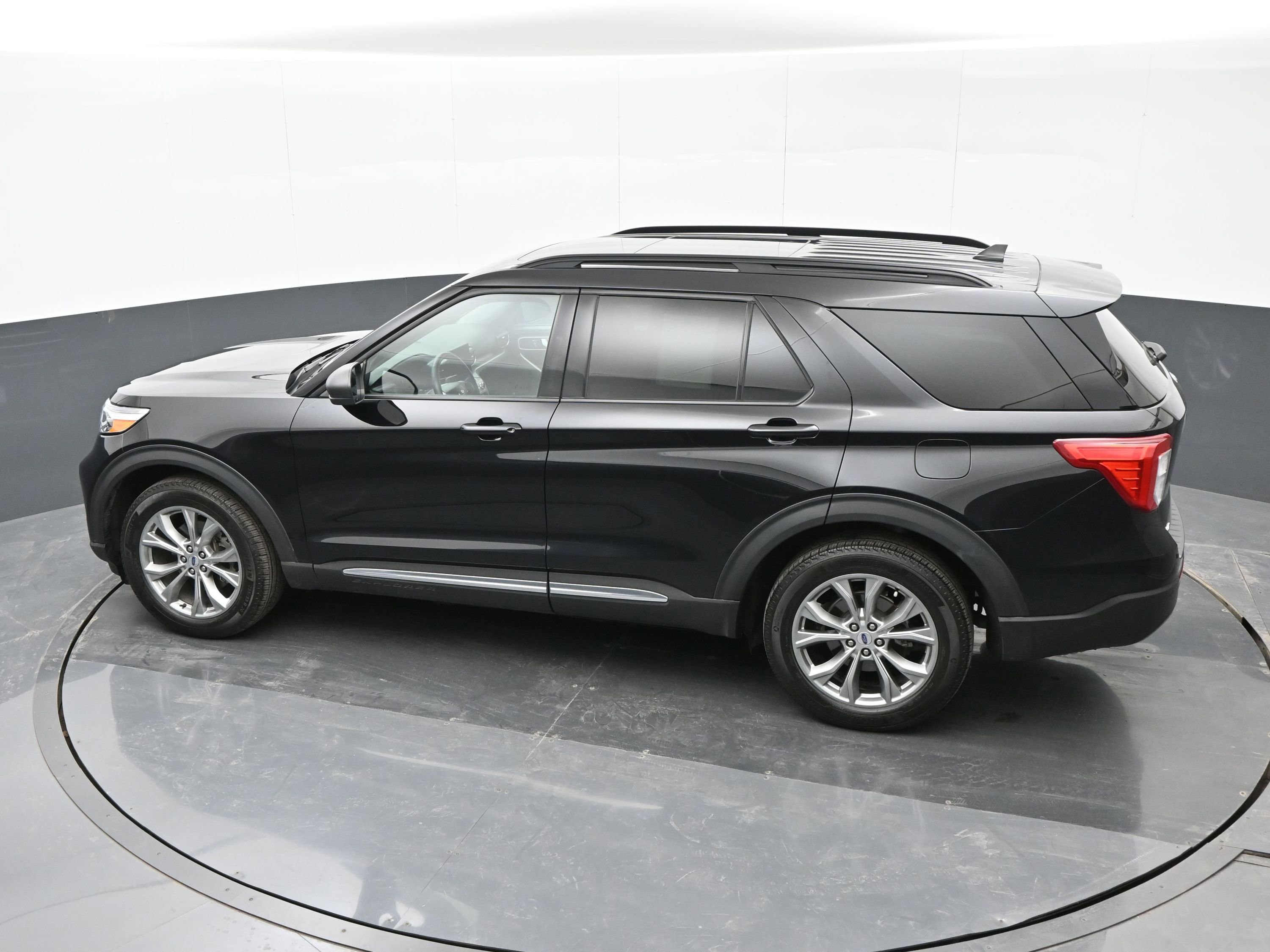 Used 2023 Ford Explorer XLT w/ Equipment Group 202A image 35